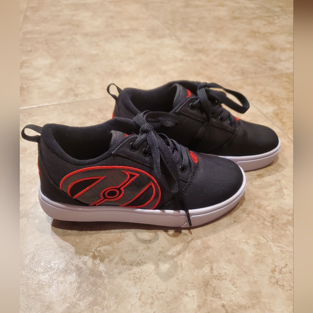 Kids Heeleys Sneakers  Size 3
